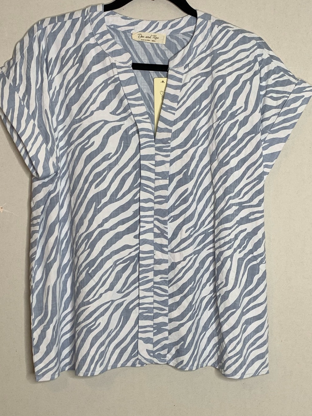 Nwt Cotton blend lightweigt textured Blue and White Zebra Print Short Sleeve Top